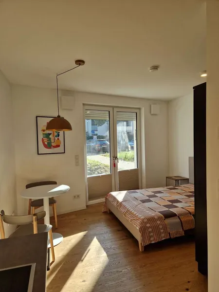 Möbliertes 1 Zimmer Neubau Apartment mit Einbauküche und Terrasse — photo 1